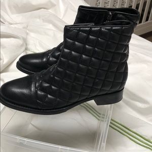 Schutz black quilted boots /zipped